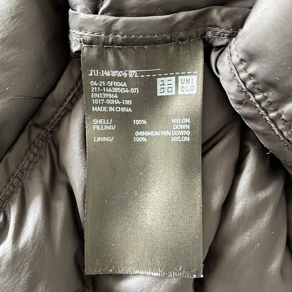 Set/4 Uniqlo Puffer Vests - Picture 15 of 16